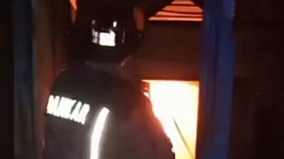 Api Hanguskan 3 Toko di Kabupaten Bandung, Kerugian Puluhan Juta Rupiah