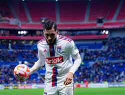Chelsea Gagal Merekrut Rayan Cherki dari Lyon dalam Jendela Transfer Terbaru