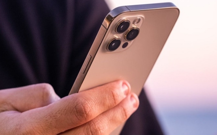 Perancis Melarang Penjualan iPhone