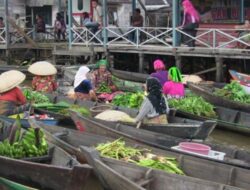 Menikmati Pesona Pasar Apung Lok Baintan, Keunikan Wisata Banjarmasin di Atas Perahu