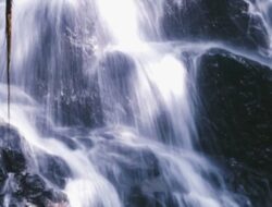 Air Terjun Lanjung Bapayung, Keindahan Eksotik di Tapin, Kalimantan Selatan