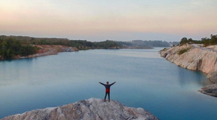 Danau Biru di Tapin