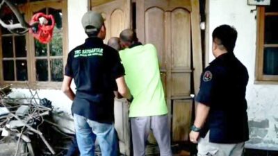 Lansia di Rumah Terbengkalai