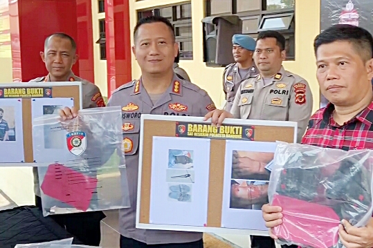Aksi Penusukan Santri