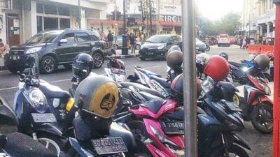 Di Bandung Dipenuhi Titik Parkir Liar, Begini Respons Sekda