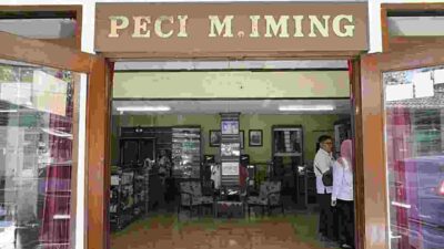 Peci Haji Iming Bandung: Produk Legendaris dari Kota Kembang Sejak 1918