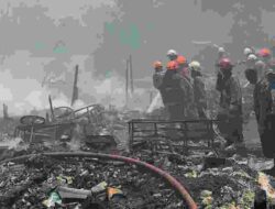 Kebakaran Hanguskan 2 Rumah dan Gudang Sol Sepatu di Cibaduyut