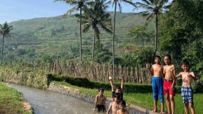 Mengintip Kebiasaan Anak-anak Remaja di Dusun Bendungan Desa Cimanggung Sumedang