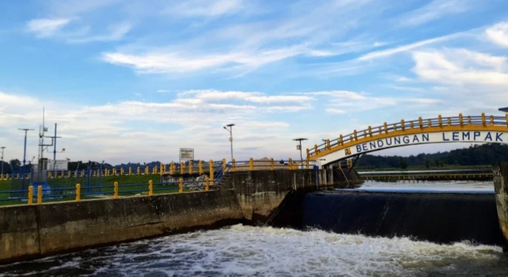 Waduk Benanga/(Borneo)