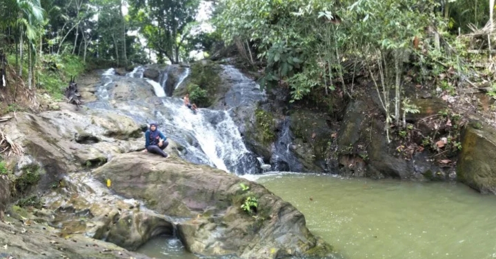 Air Terjun Pinang Seribu/(Borneo)