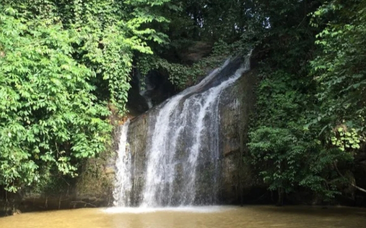 Air Terjun Tanah Merah/(Borneo)