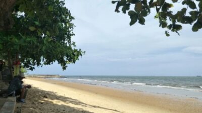 Pantai Banua Patra/(Borneo)