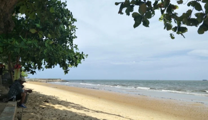 Pantai Banua Patra/(Borneo)