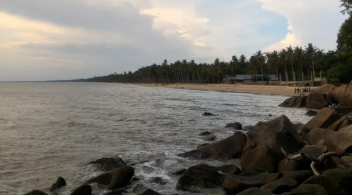 Pantai Bukit Raya Putri Serai/(celebesborneo)