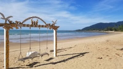 Pantai Camar Wulan: Menikmati Keindahan Alam di Sambas, Kalimantan Barat