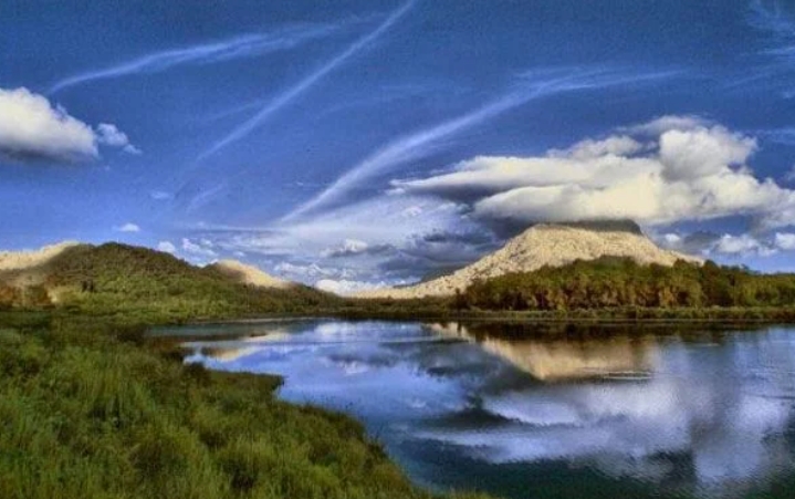 Wisata Danau Serantangan/(celebesborneo)