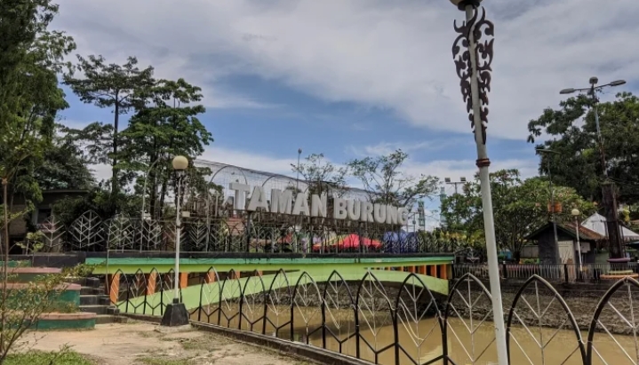 Taman Burung Singkawang/(celebesborneo)