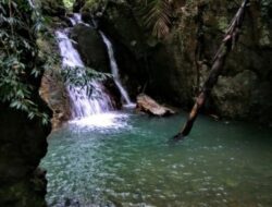 Menikmati Keindahan Alam di Wisata Air Terjun Sibohe, Singkawang, Kalimantan Barat