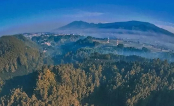 Tebing Keraton Bandung/(NativeIndonesia)