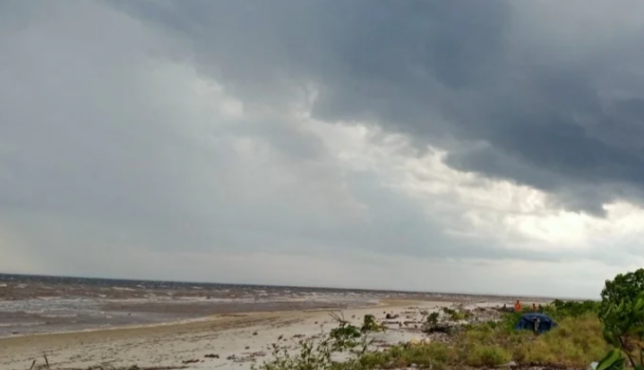 Pantai Satiruk/(celebesborneo)