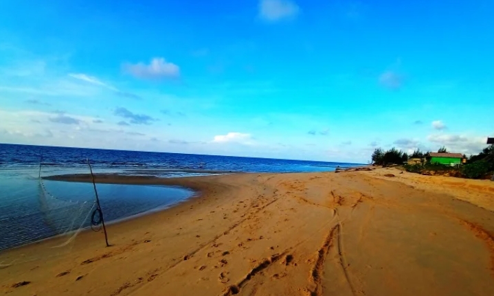 Pantai Ujung Pandaran/(celebesborneo)