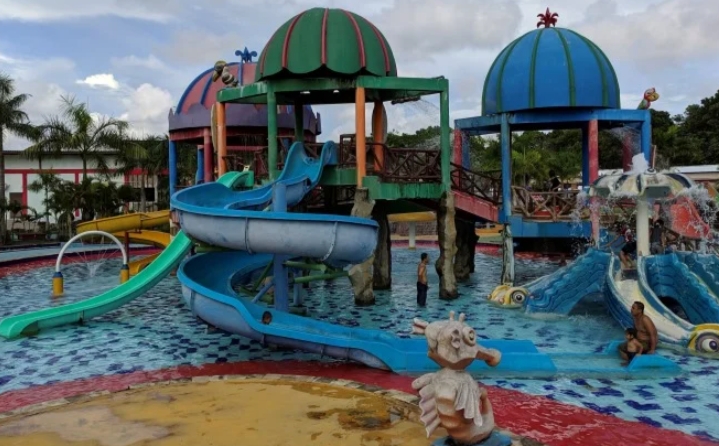 Kalawa Waterpark/(celebesborneo)