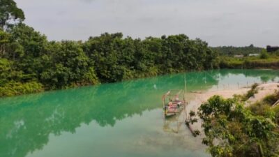 Danau Biru Tewang Rangkang/(celebesborneo)