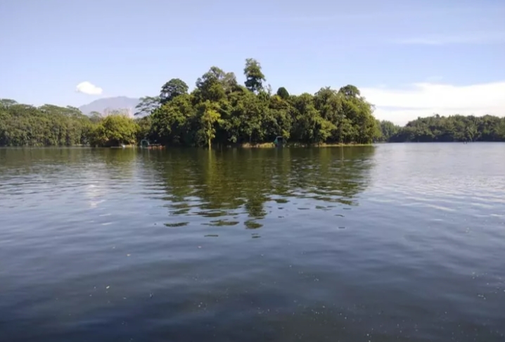 Situ Gede di Tasikmalaya/(NativeIndonesia)
