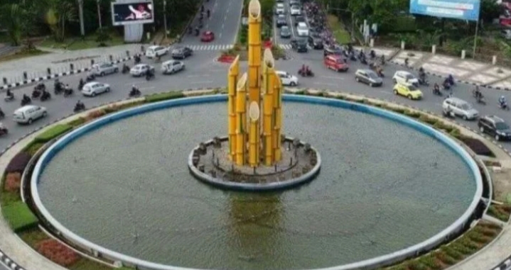 Tugu Bambu Runcing Pontianak/(celebesborneo)