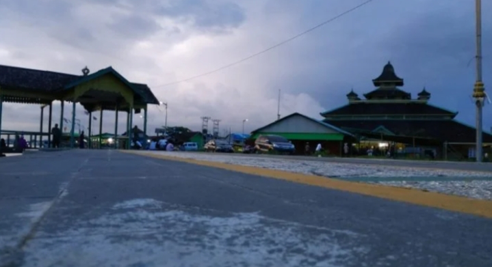 Kampung Beting/(celebesborneo)
