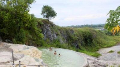 Air Panas Sajau/(celebesborneo)