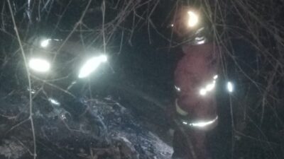 Bukit Akasia Cinanjung Sumedang Kebakaran, Atap Rumah Warga dan Mushola Tersambar Api