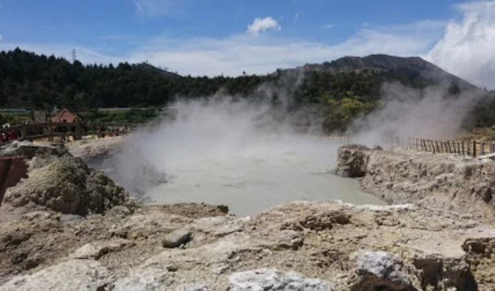 Kawah Sikidang Dieng/(liburco)