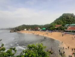 Menikmati Keindahan Pantai Indrayanti, Suasana yang Memukau di Jogja
