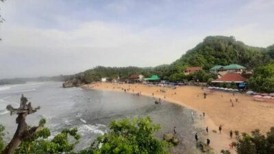 Menikmati Keindahan Pantai Indrayanti, Suasana yang Memukau di Jogja