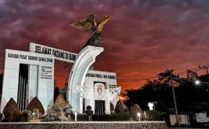 Tugu Burung Sulangking/(celebesborneo)