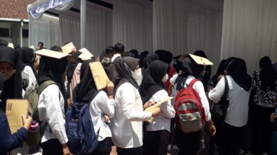 Ratusan Pencari Kerja Serbu SMKN 2 Sumedang