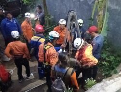 Pria di Sumedang Masuk ke Dalam Sumur Sedalam 13 Meter, Berhasil Dievakuasi Setelah Dibujuk