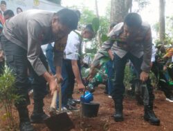 Lestarikan Alam, Kapolda Jabar Pimpin Penanaman Pohon di Sumedang