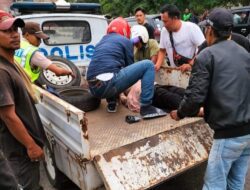 Nekat Sebrang Perboden, Pemotor Tertabrak Angkot Majalaya-Sayang di Jatinangor Sumedang
