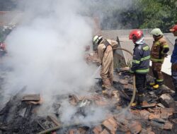 Rumah Holili di Desa Gudang Tanjungsari Sumedang Terbakar. Korban Butuh Bantuan