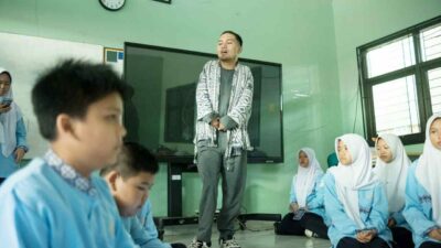 Penyandang Disabilitas Asal Bandung Ini Mampu Raih Mimpi Jadi Guru