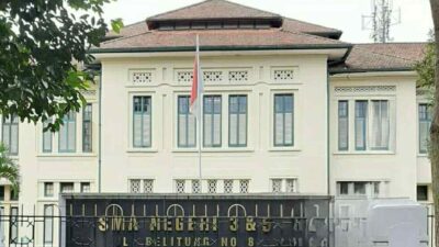 Jatuh dari Lantai 3, Siswi SMAN 3 Bandung Dilarikan ke Rumah Sakit