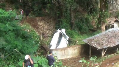 Mobil Mini Bus Terjun ke Jurang di Rancakalong Sumedang, 3 Orang Tewas
