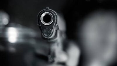 Seorang pria berinisial GR (44) tewas tertembak/(Istock)