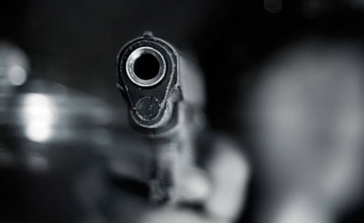 Seorang pria berinisial GR (44) tewas tertembak/(Istock)