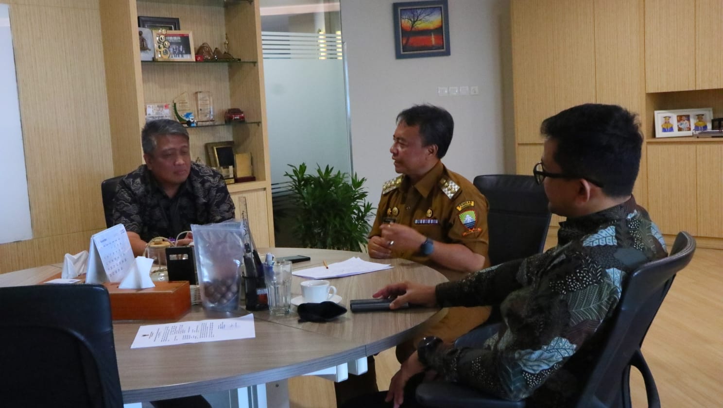 Pj Bupati Sumedang berkunjung ke Jakarta Smart City, Senin (27/11/2023).
