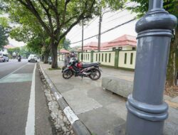 Trotoar Bandung ‘Dikotori’ Parkir Liar Saat Akhir Pekan, Sekda: Ini Hak Pejalan Kaki