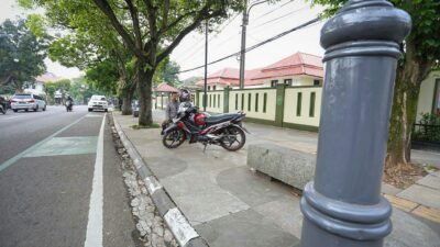 Trotoar Bandung ‘Dikotori’ Parkir Liar Saat Akhir Pekan, Sekda: Ini Hak Pejalan Kaki