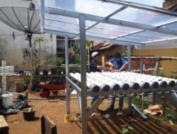 Para Petani Rancakalong Sumedang Buat Instalasi Hidroponik Mandiri